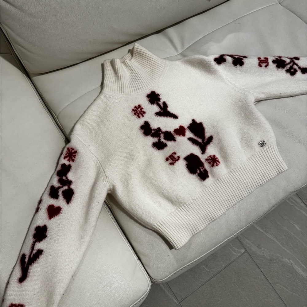 CHANEL Black and White Turtleneck Sweater with Elegant Design